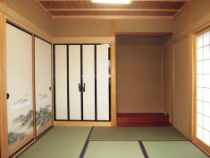 落ち着いた和室/絞り丸太が目をひきます