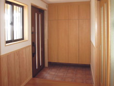 腰壁にはヒノキ板